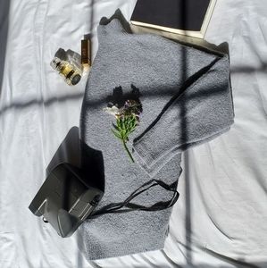 [UNKNOWN] Grey turtleneck sweater